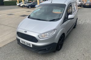 ford-transit-courier-2016-6231898-11_800X600