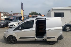 ford-transit-courier-2016-6231898-1_800X600