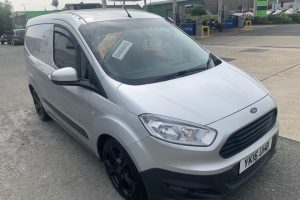 ford-transit-courier-2016-6231898-4_800X600